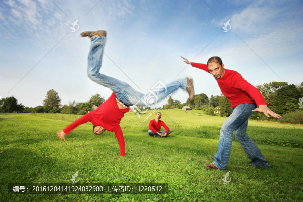 有趣的人在戶外