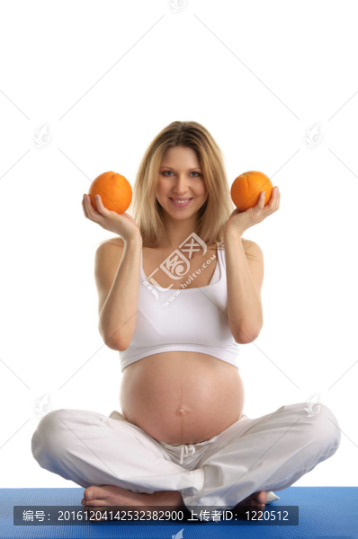 孕婦練瑜伽，留橙子