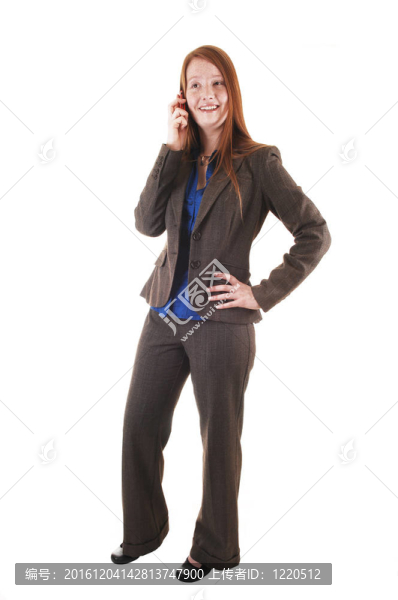 手機(jī)上的年輕女人。