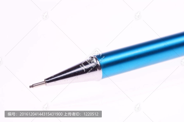 筆記本和藍(lán)色鉛筆的空白頁(yè)