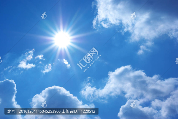 深藍色的天空