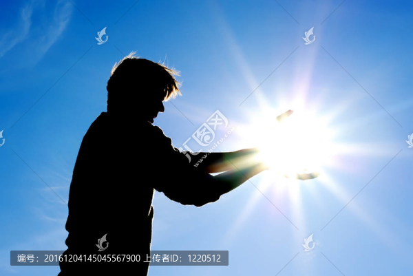 男人控制太陽