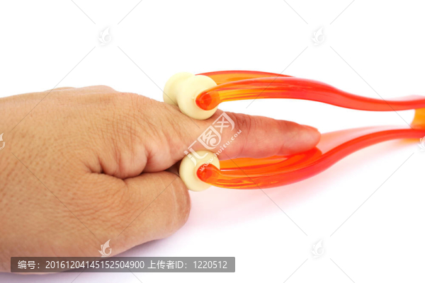 一方面，按摩器