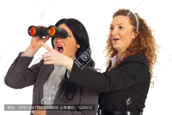 驚訝的商業(yè)女性雙目望遠(yuǎn)鏡