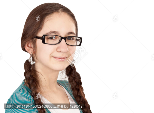 十幾歲的女孩的辮子戴眼鏡