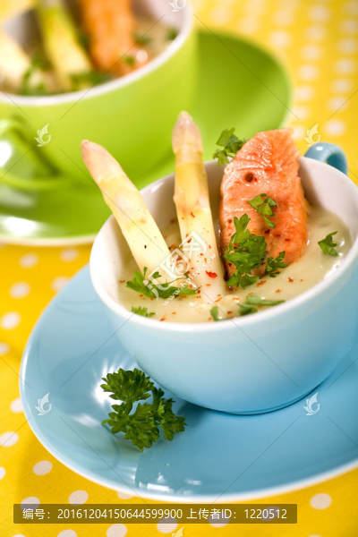 三文魚蘆筍湯