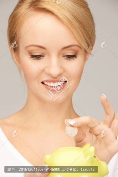 可愛(ài)的女人存錢罐和錢