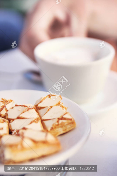 美味的蛋糕和咖啡