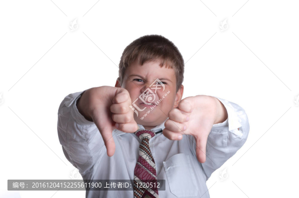 男孩的手表示不滿(mǎn)