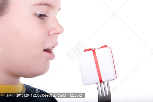 男孩和插頭的禮物
