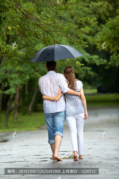 雨中漫步