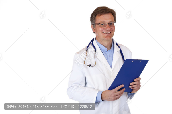 英俊友好的醫(yī)生舉行醫(yī)療報(bào)告和微笑。