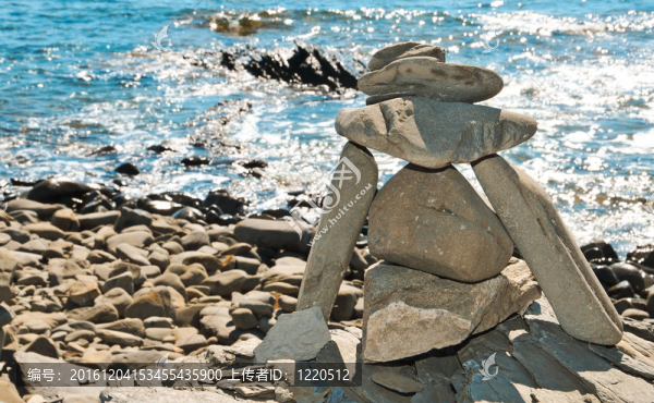 在梅諾卡島的一個海灘石棧；巴利阿里群島；西班牙