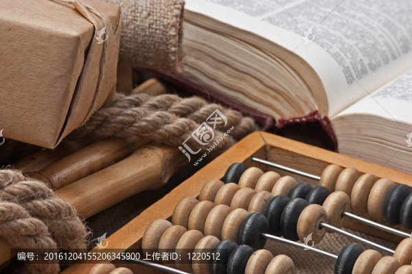 棕色牛皮紙和算盤(pán)包樁包裹