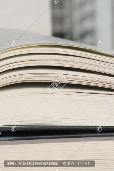 厚翻書