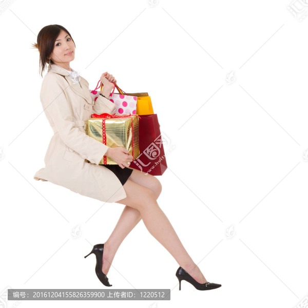 孤立的坐著購物的女人
