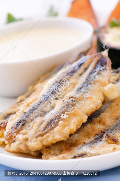 Fried,Aanchovy用蒜泥蛋黃醬