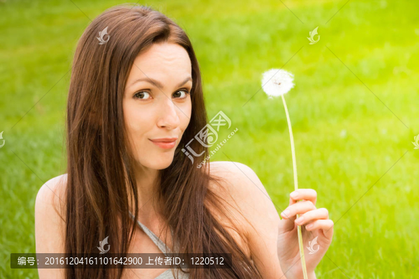 女孩與蒲公英