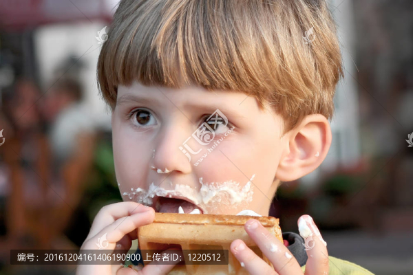 吃點(diǎn)心。