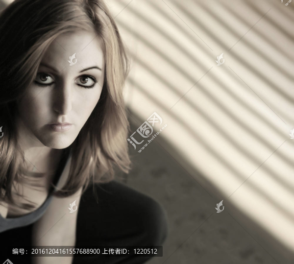 嚴(yán)肅的Young,Woman