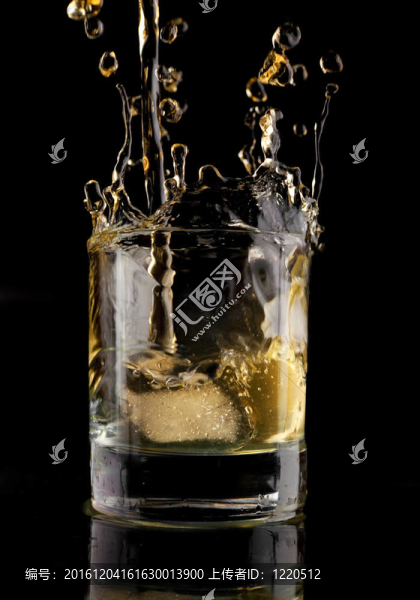 威士忌杯。