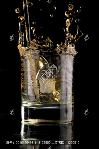 威士忌杯。