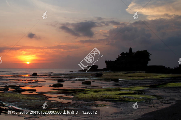 寺也在巴厘日落