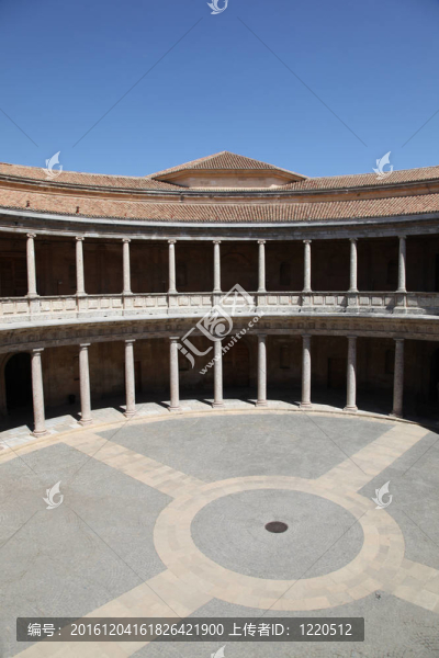 Charles,V皇宮-皇宮建造的開(kāi)工建設(shè)1533圓形天井的設(shè)計(jì)是由Pedro,Machuca