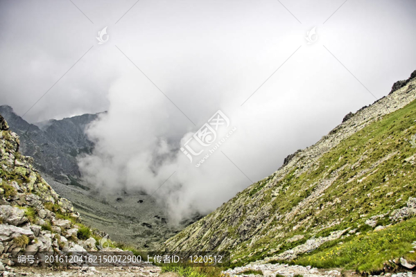 山區(qū)暴風(fēng)雨天氣。