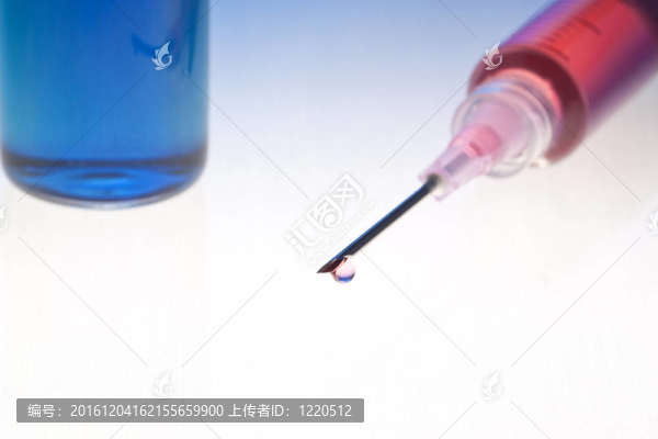 紅色藥物準(zhǔn)備使用