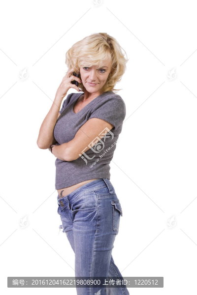 美女在手機上說話