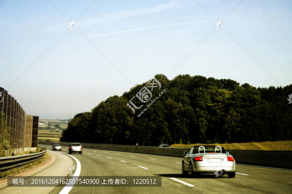 汽車(chē)上路