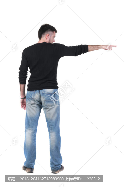 指著墻的年輕人。后視圖。