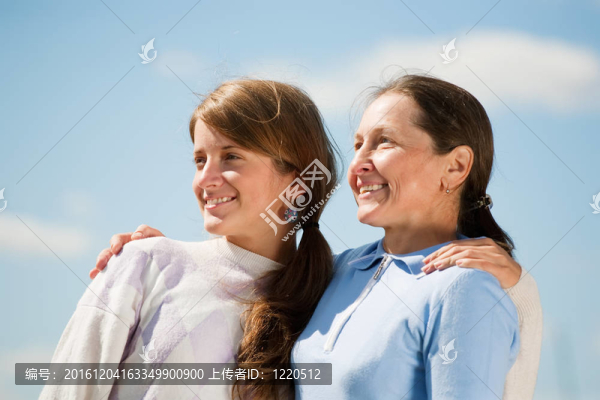 母親與十幾歲的女兒