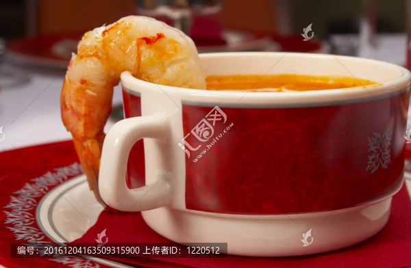 餐廳餐桌上的美味湯