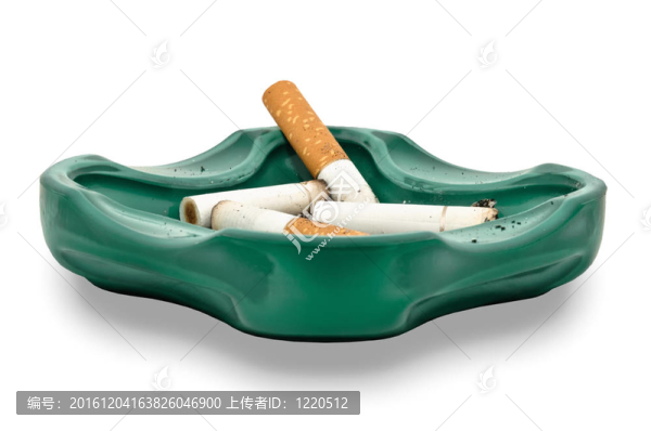 煙灰和煙頭；孤立在白色背景