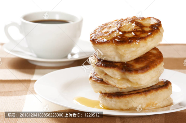 厚煎餅和咖啡