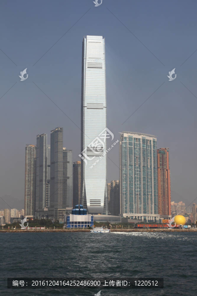 摩天大樓在九龍；香港