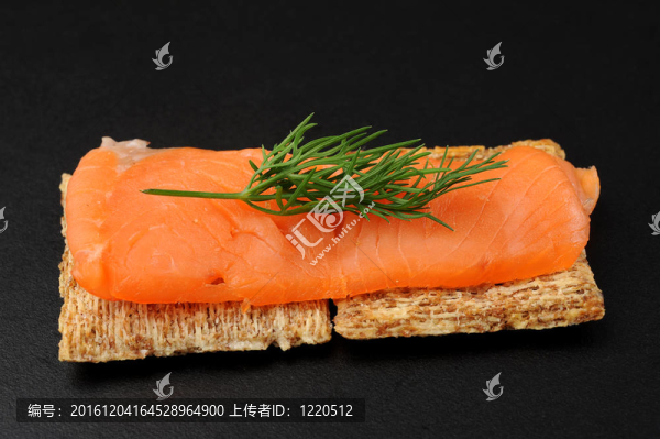 煙熏三文魚(yú)小吃