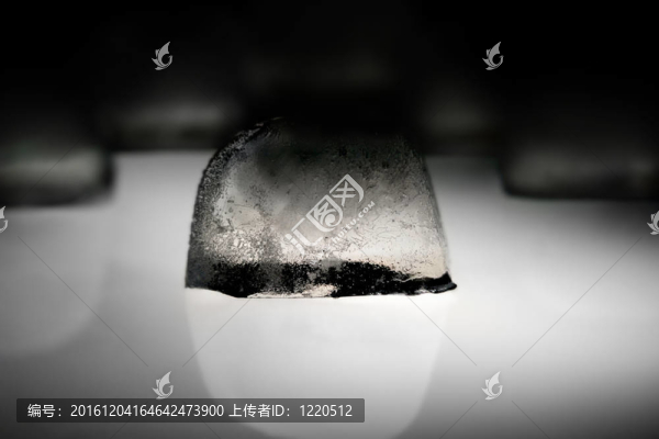 摘要：黑色的冰