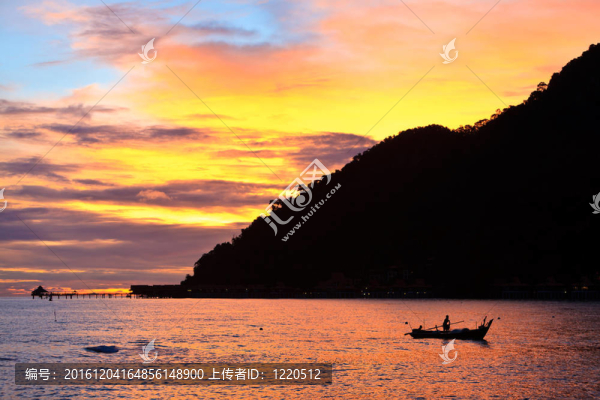 絢麗的日落在一個熱帶海灘