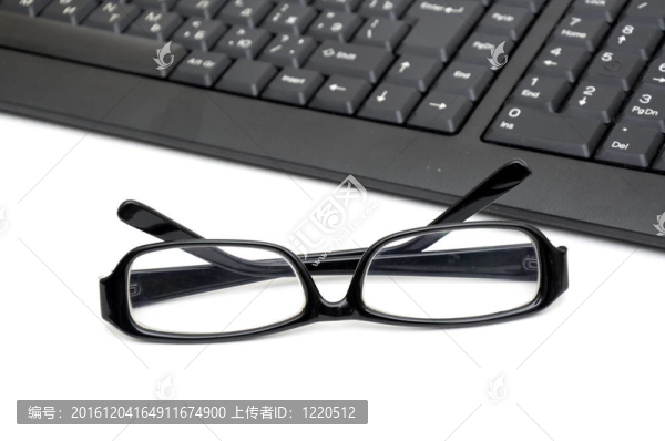 眼鏡上的特寫(xiě)鏡頭