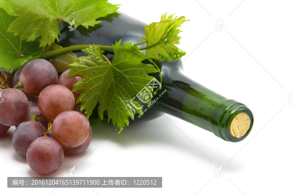 用葡萄葉子和葡萄酒瓶