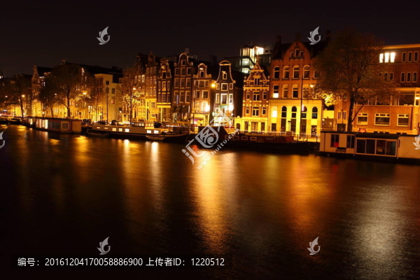 夜晚的阿姆斯特丹；荷蘭