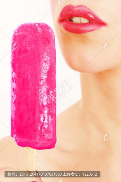 女人和Popsicle