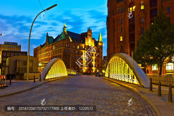 在漢堡之夜的Speicherstadt