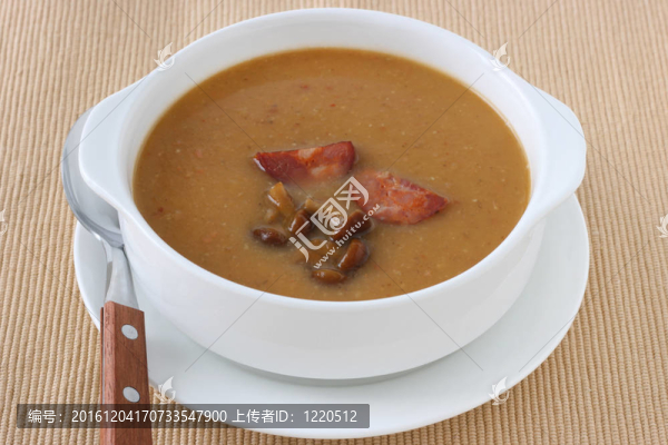 香腸蘑菇湯