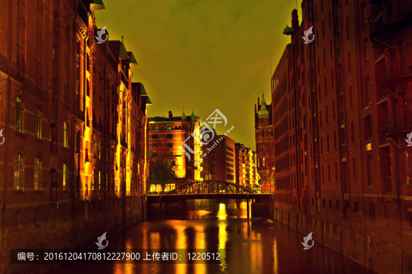 在漢堡之夜的Speicherstadt