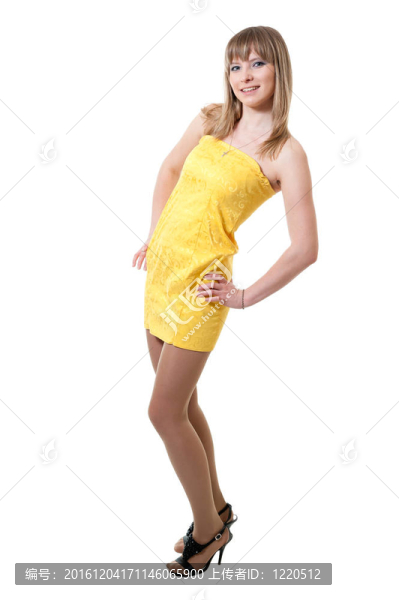 穿黃色衣服的女孩