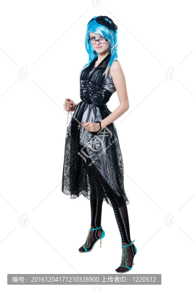 穿黑裙子的漂亮女孩